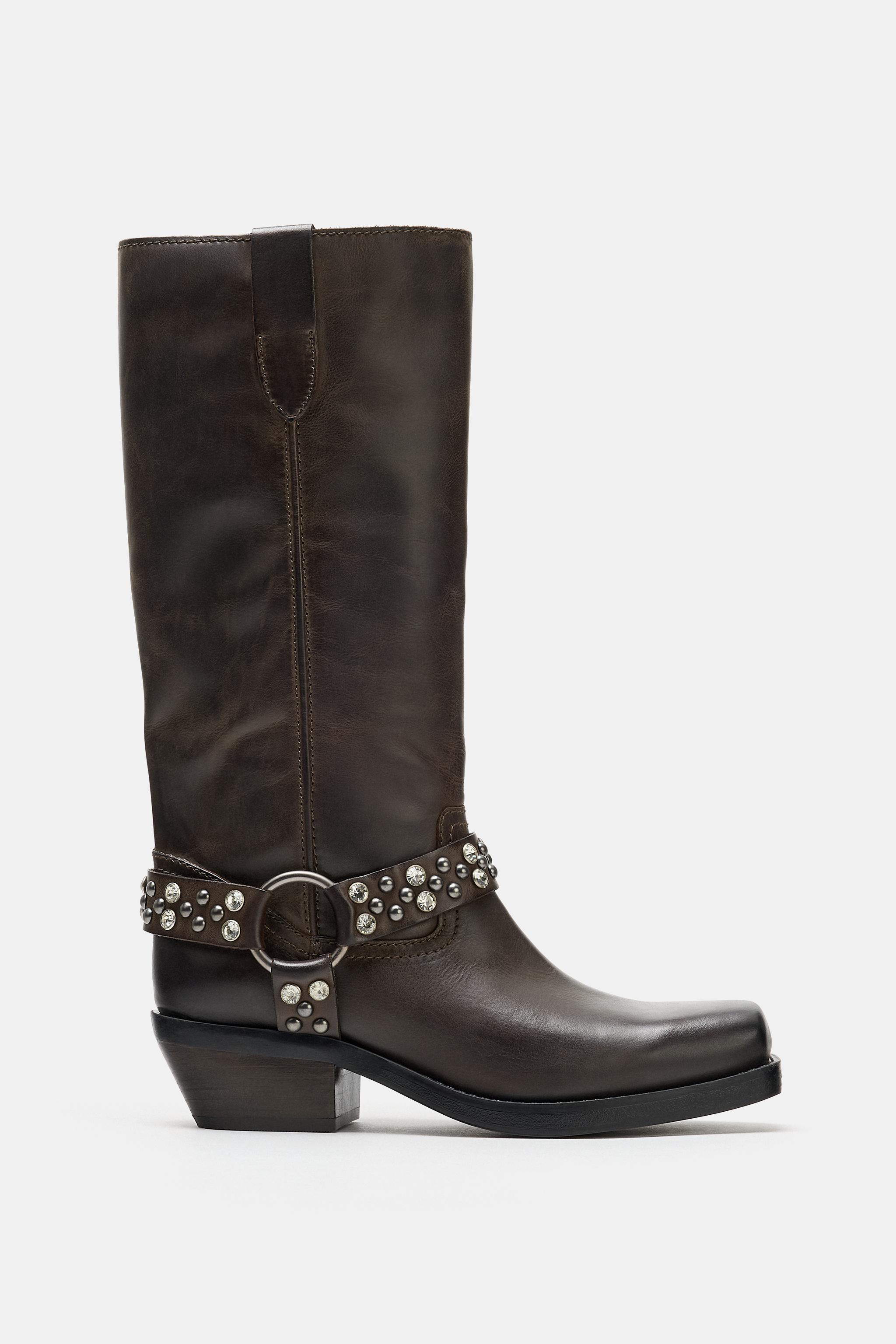 FLAT LEATHER BOOTS WITH APPLIQUES